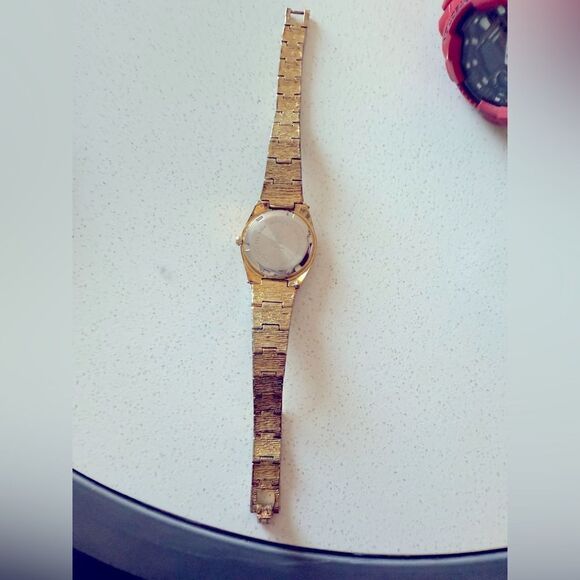 Vintage Waltham Diamond Nugget Watch Gold Tone Stainless Steel new battery - Picture 5 of 11